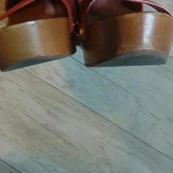 Tory Burch Orange Wooden Wedge Size 8 1/2 - Picture 5 of 8
